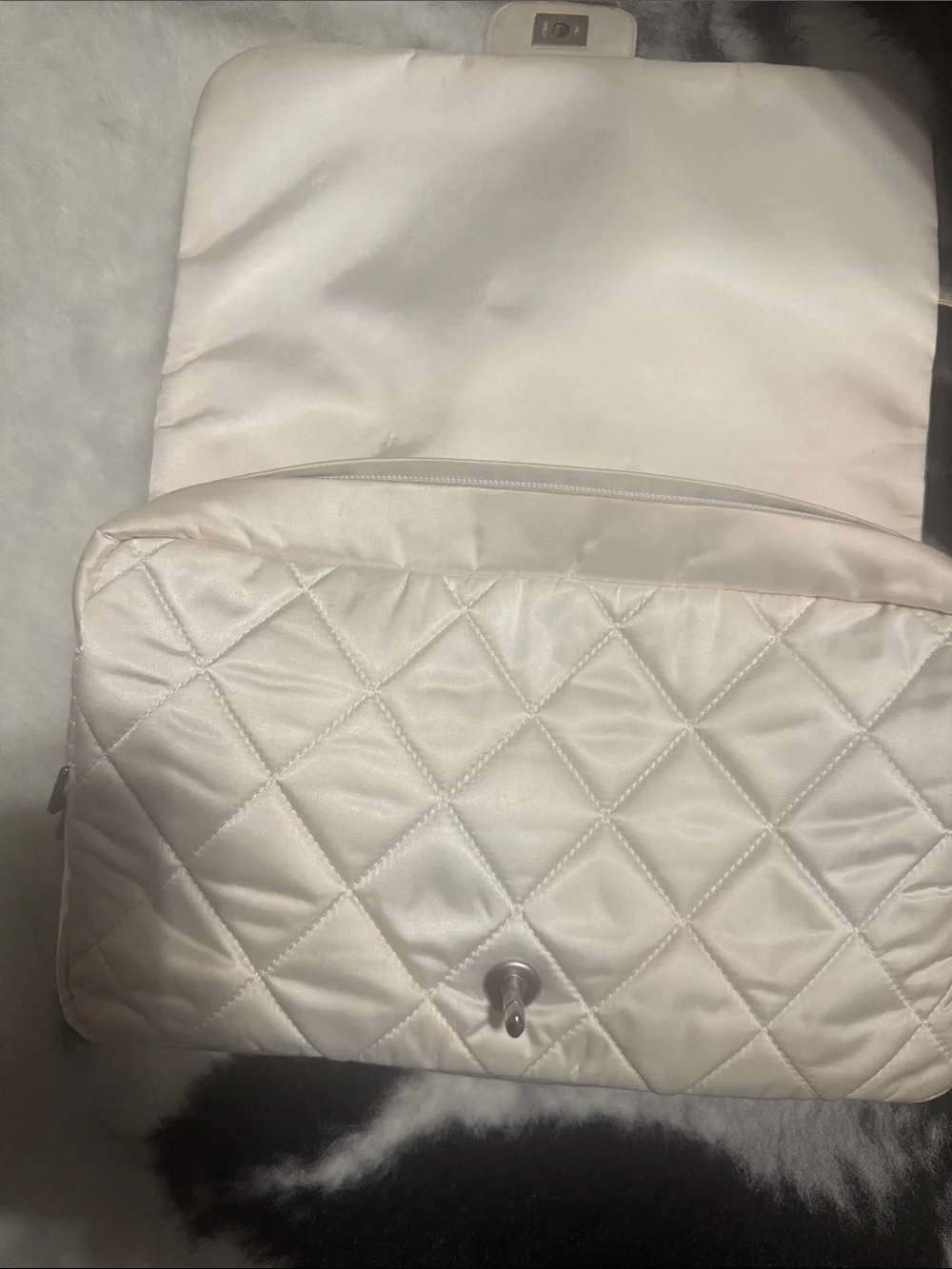 Quilted Cream backpack with part Chain Strap